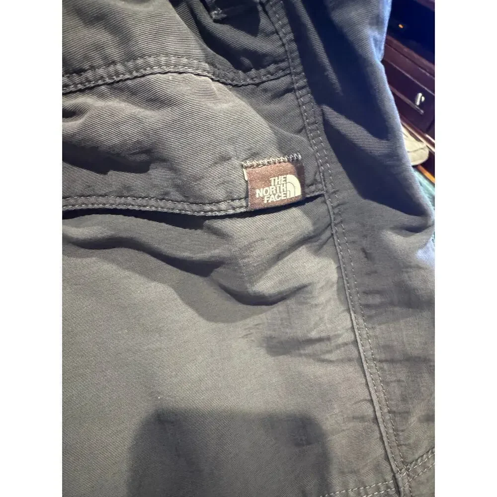 The North Face Cargo Shorts in Dark Gray Size Medium
